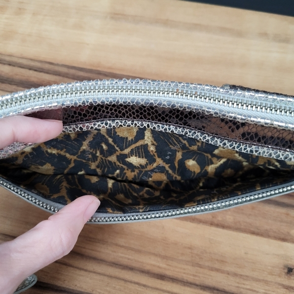 Laundry By Shelli Segal Metallic Silver Snakeskin Wristlet, 9.5×4 - Picture 5 of 15